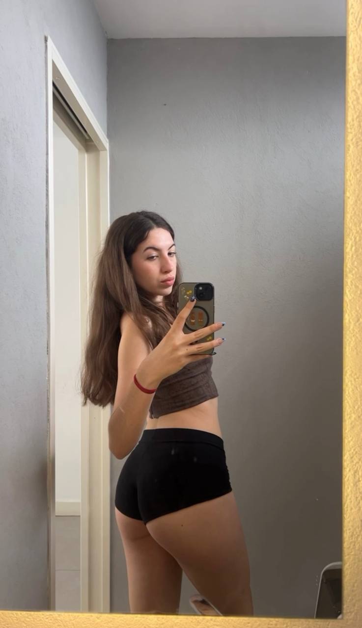 Amber in her underwear in Gwangju