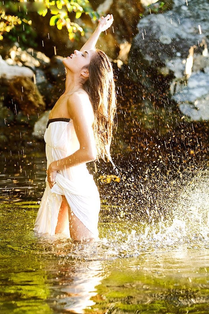 Marie Avgeropoulos in Gwangju