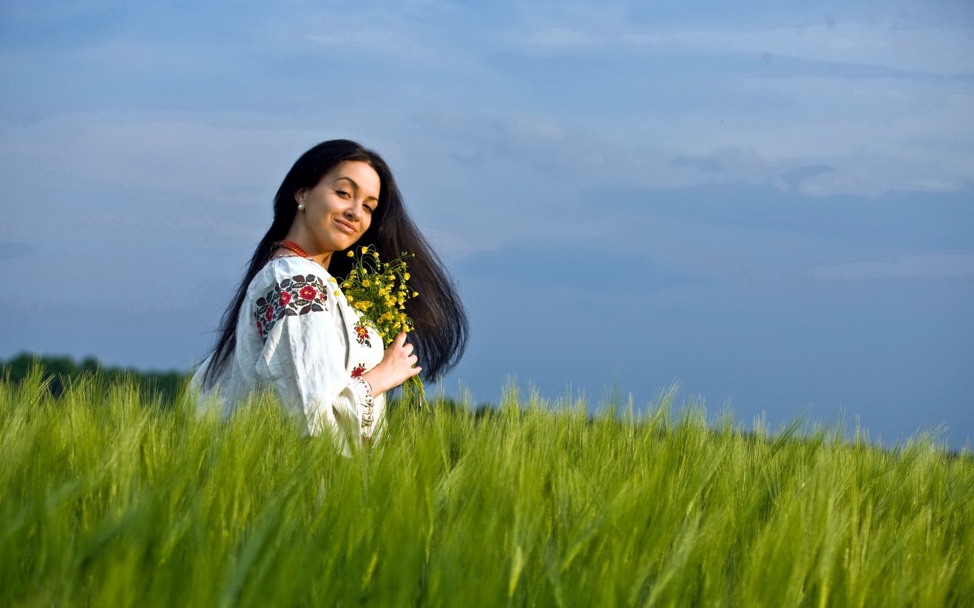 Girls in Slavic costumes in Gwangju