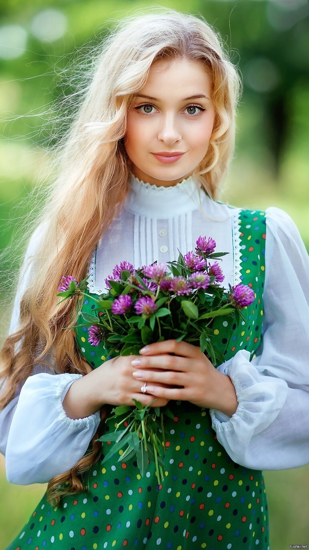 Girls in Slavic costumes in Gwangju
