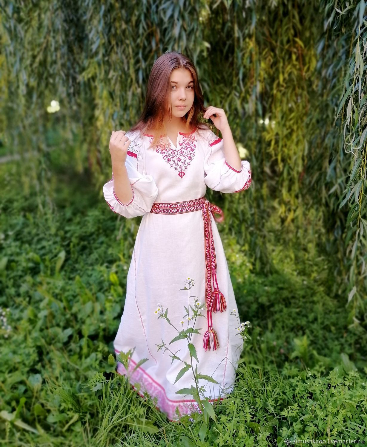 Girl Girls in Slavic costumes in Gwangju
